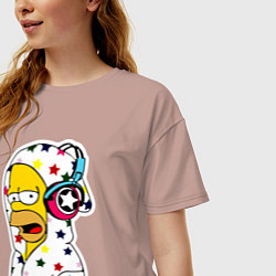 Футболка оверсайз женская Гомер Симпсон в звёздном балахоне и в наушниках, цвет: пыльно-розовый — фото 2