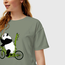 Футболка оверсайз женская Панда на велосипеде с бамбуком, цвет: авокадо — фото 2