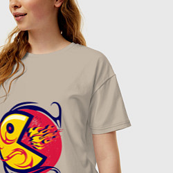 Футболка оверсайз женская Pacman из ретро игры извергает пламя, цвет: миндальный — фото 2