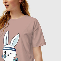 Футболка оверсайз женская Прикольный зайчишка пауэрлифтер, цвет: пыльно-розовый — фото 2