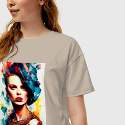 Футболка оверсайз женская MoMo - женщина в синей шляпе, цвет: миндальный — фото 2