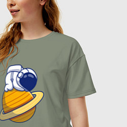 Футболка оверсайз женская Космонавт на Сатурне, цвет: авокадо — фото 2