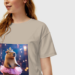 Футболка оверсайз женская Мем капибара балерина в розовой юбочке и короне, цвет: миндальный — фото 2