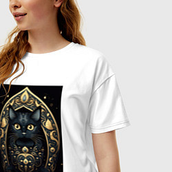Футболка оверсайз женская Черная кошка с золотыми элементами, цвет: белый — фото 2