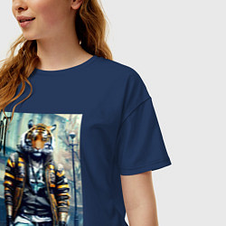 Футболка оверсайз женская Чувак тигр на своём районе - нейросеть, цвет: тёмно-синий — фото 2