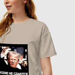 Футболка оверсайз женская Мем Трамп после покушения: русские не сдаются, цвет: миндальный — фото 2