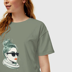 Футболка оверсайз женская Блондинка в очках, цвет: авокадо — фото 2