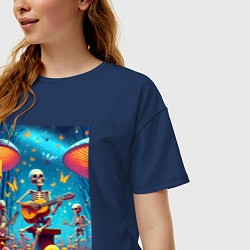 Футболка оверсайз женская Соло скелета на гитаре под грибами, цвет: тёмно-синий — фото 2