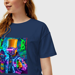 Футболка оверсайз женская Скейтбордист Барт Симпсон в кибермаске - неоновое, цвет: тёмно-синий — фото 2