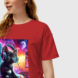 Футболка оверсайз женская Котёнок в наушниках и мышка, цвет: красный — фото 2