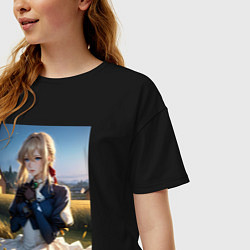 Футболка оверсайз женская Вайолет Эвергарден на лугу, цвет: черный — фото 2