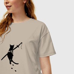 Футболка оверсайз женская Бродячий кот с мечом, цвет: миндальный — фото 2
