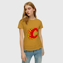 Футболка хлопковая женская Calgary Flames, цвет: горчичный — фото 2