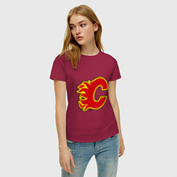 Футболка хлопковая женская Calgary Flames, цвет: маджента — фото 2