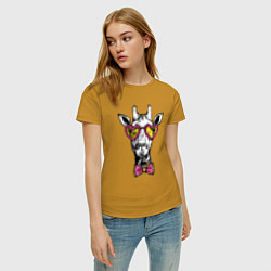 Футболка хлопковая женская Жираф хипстер в очках в форме сердца, цвет: горчичный — фото 2