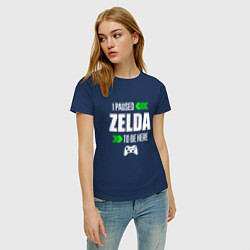 Футболка хлопковая женская I Paused Zelda To Be Here с зелеными стрелками, цвет: тёмно-синий — фото 2