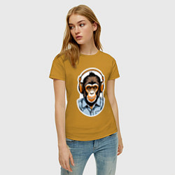 Футболка хлопковая женская Портрет обезьяны в наушниках, цвет: горчичный — фото 2