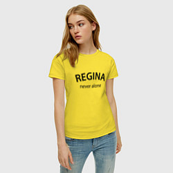 Футболка хлопковая женская Regina never alone - motto, цвет: желтый — фото 2