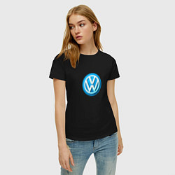 Футболка хлопковая женская Volkswagen logo blue, цвет: черный — фото 2