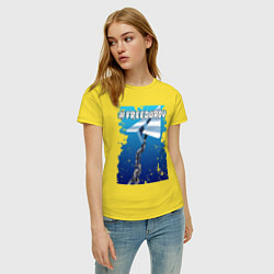 Футболка хлопковая женская Лого Телеграм в тюремной робе, прикованный цепью, цвет: желтый — фото 2