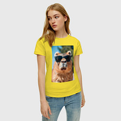 Футболка хлопковая женская Модная капибара в очках, цвет: желтый — фото 2