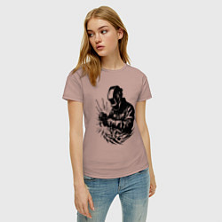 Футболка хлопковая женская Сварщик варит с искрами, цвет: пыльно-розовый — фото 2