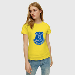 Футболка хлопковая женская Эвертон logo - nil satis nisi optimum, цвет: желтый — фото 2