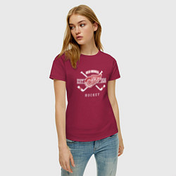 Футболка хлопковая женская Detroit Red Wings: Est.1926, цвет: маджента — фото 2