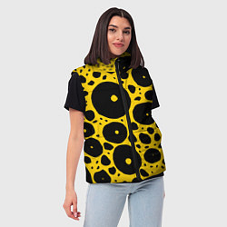Женский жилет Черные пятна на желтом фоне, цвет: 3D-черный — фото 2