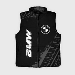 Женский жилет BMW speed на темном фоне со следами шин: надпись,