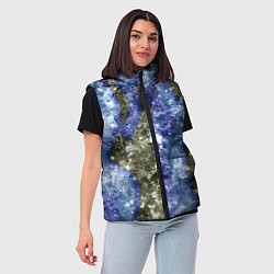 Женский жилет Абстракция - гранж синие полосы на сером, цвет: 3D-черный — фото 2