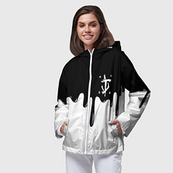 Ветровка с капюшоном женская Doom logo жидкие краски, цвет: 3D-белый — фото 2